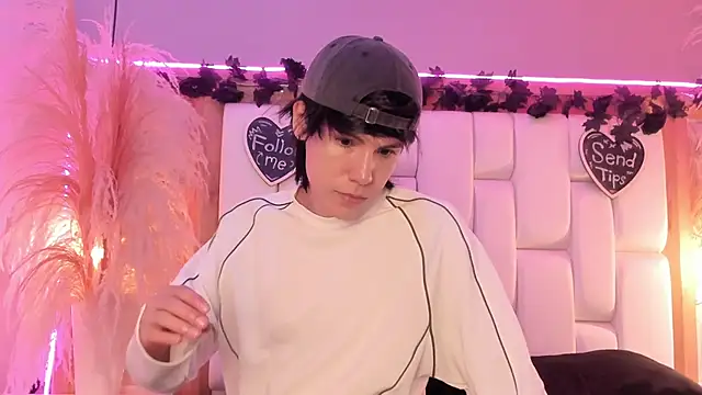 Snapshot of Daphne_And_Roger chatting on 03.30.26 Daphne And Roger online show from 03.30.26