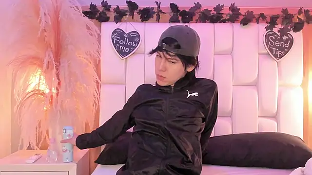 Snapshot of Daphne_And_Roger chatting on 04.02.26 Daphne And Roger online show from 04.02.26