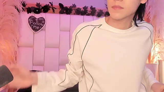 Snapshot of Daphne_And_Roger chatting on 04.11.26 Daphne And Roger online show from 04.11.26