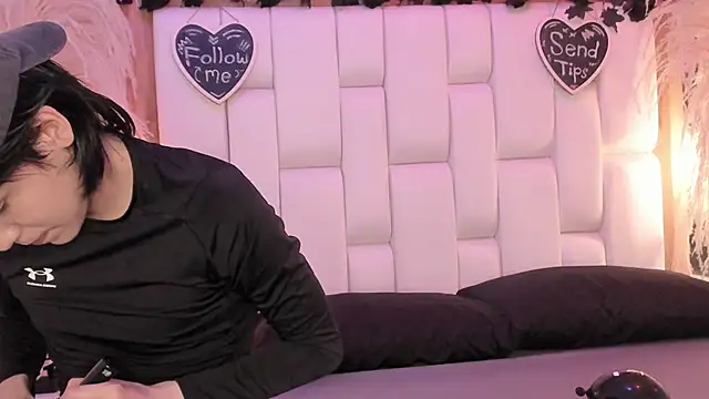 Snapshot of Daphne_And_Roger chatting on 04.16.26 Daphne And Roger online show from 04.16.26