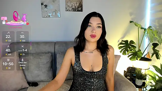 Estrer collins online show from 11.26.25