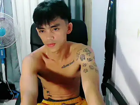 Snapshot of urhunky_boy chatting on 09.20.25 urhunky boy online show from 09.20.25