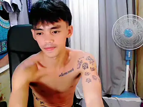 Snapshot of urhunky_boy chatting on 09.22.25 urhunky boy online show from 09.22.25