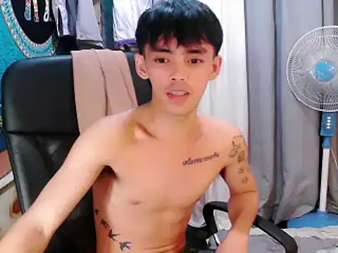 Snapshot of urhunky_boy chatting on 09.28.25 urhunky boy online show from 09.28.25