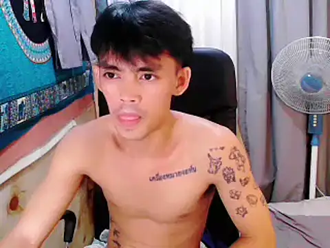 Snapshot of urhunky_boy chatting on 10.03.25 urhunky boy online show from 10.03.25