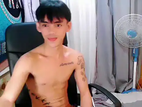 Snapshot of urhunky_boy chatting on 10.06.25 urhunky boy online show from 10.06.25