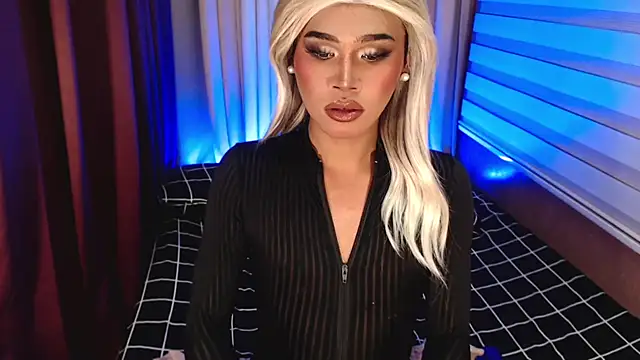 Snapshot of _tipsandchips chatting on 11.02.25 tipsandchips online show from 11.02.25