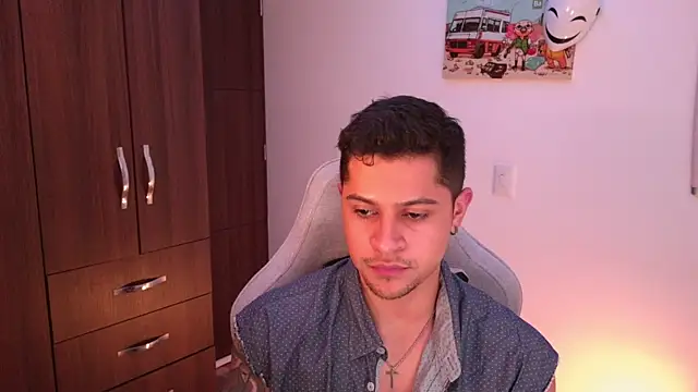 Snapshot of domsantiago_ chatting on 10.31.25 domsantiago online show from 10.31.25