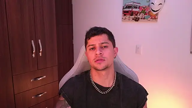 Snapshot of domsantiago_ chatting on 11.01.25 domsantiago online show from 11.01.25