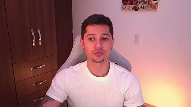 Snapshot of domsantiago_ chatting on 11.06.25 domsantiago online show from 11.06.25