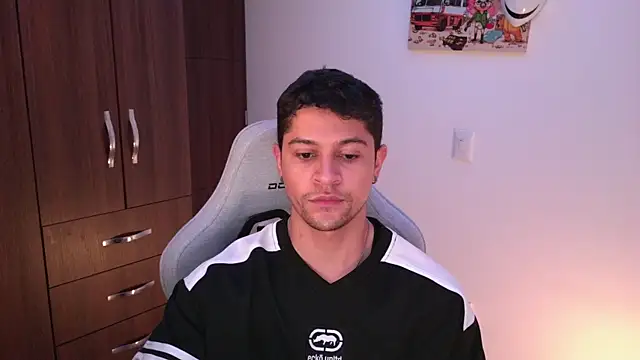 Snapshot of domsantiago_ chatting on 11.13.25 domsantiago online show from 11.13.25