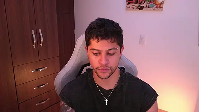 Snapshot of domsantiago_ chatting on 11.24.25 domsantiago online show from 11.24.25