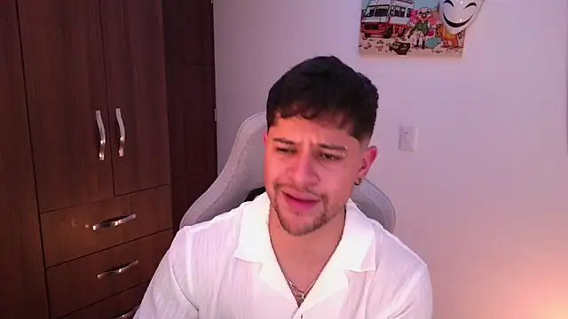 Snapshot of domsantiago_ chatting on 11.28.25 domsantiago online show from 11.28.25