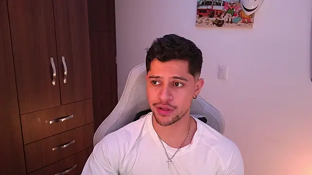 Snapshot of domsantiago_ chatting on 11.29.25 domsantiago online show from 11.29.25