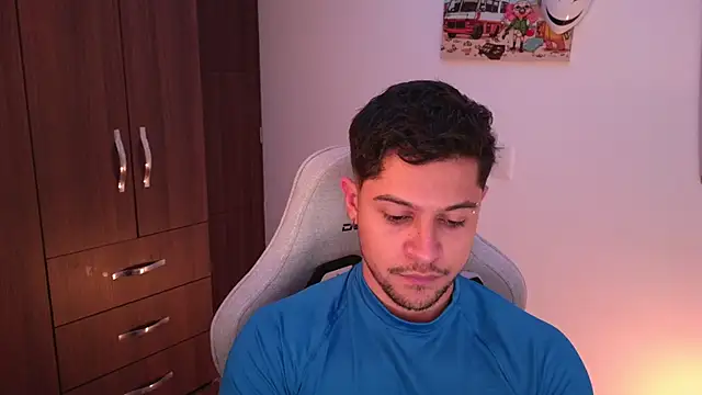 Snapshot of domsantiago_ chatting on 11.30.25 domsantiago online show from 11.30.25