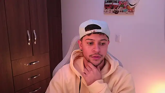 Snapshot of domsantiago_ chatting on 12.03.25 domsantiago online show from 12.03.25