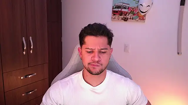 Snapshot of domsantiago_ chatting on 12.16.25 domsantiago online show from 12.16.25