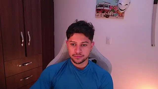 Snapshot of domsantiago_ chatting on 12.18.25 domsantiago online show from 12.18.25