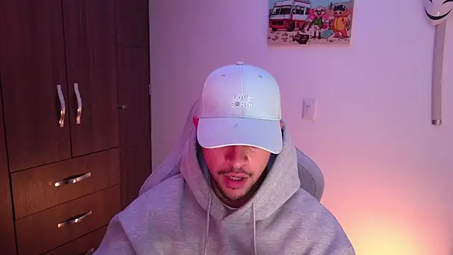 Snapshot of domsantiago_ chatting on 12.20.25 domsantiago online show from 12.20.25