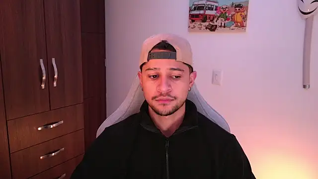 Snapshot of domsantiago_ chatting on 12.21.25 domsantiago online show from 12.21.25