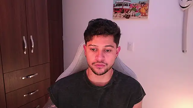 Snapshot of domsantiago_ chatting on 12.22.25 domsantiago online show from 12.22.25