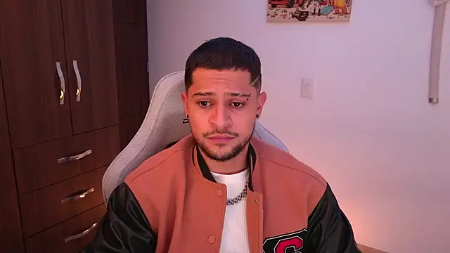 Snapshot of domsantiago_ chatting on 02.14.26 domsantiago online show from 02.14.26