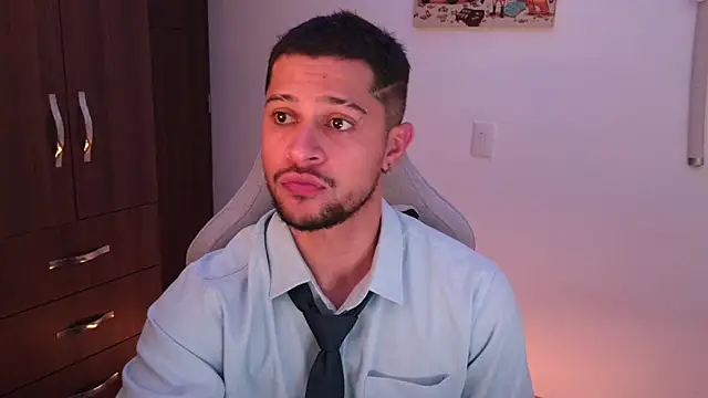 Snapshot of domsantiago_ chatting on 02.19.26 domsantiago online show from 02.19.26