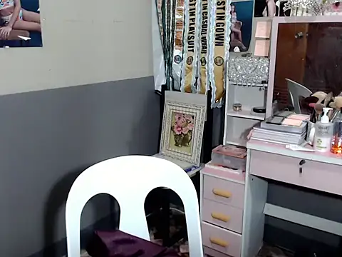 Snapshot of miya_khali chatting on 10.24.25 miya khali online show from 10.24.25