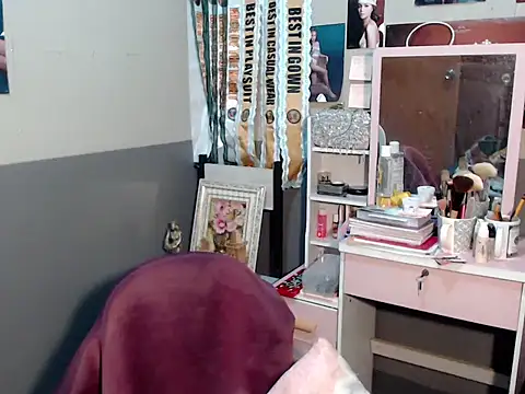 Snapshot of miya_khali chatting on 11.17.25 miya khali online show from 11.17.25