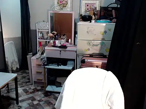 Snapshot of miya_khali chatting on 12.14.25 miya khali online show from 12.14.25