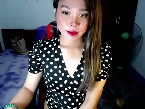 Urassiansweetcummer online show from 11.21.25