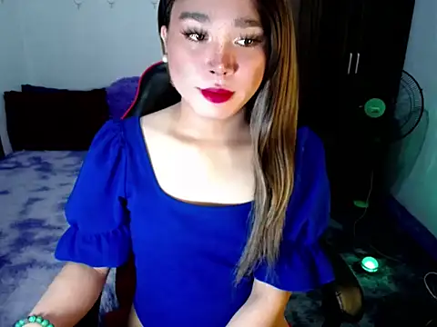 Urassiansweetcummer online show from 12.18.25