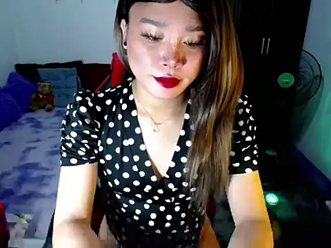 Urassiansweetcummer online show from 03.04.26