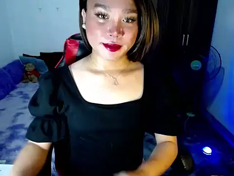 Snapshot of Urassiansweetcummer chatting on 04.21.26 Urassiansweetcummer online show from 04.21.26