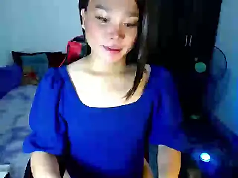 Snapshot of Urassiansweetcummer chatting on 04.25.26 Urassiansweetcummer online show from 04.25.26