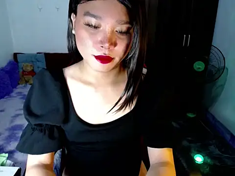 Snapshot of Urassiansweetcummer chatting on 05.08.26 Urassiansweetcummer online show from 05.08.26