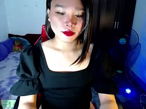 Snapshot of Urassiansweetcummer chatting on 05.11.26 Urassiansweetcummer online show from 05.11.26