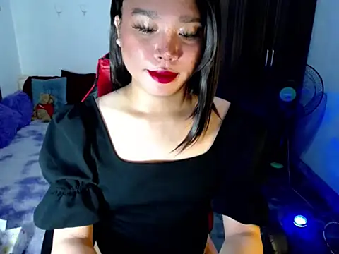 Snapshot of Urassiansweetcummer chatting on 05.13.26 Urassiansweetcummer online show from 05.13.26