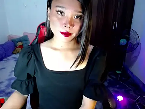 Snapshot of Urassiansweetcummer chatting on 05.22.26 Urassiansweetcummer online show from 05.22.26
