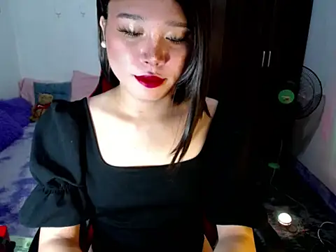 Snapshot of Urassiansweetcummer chatting on 05.23.26 Urassiansweetcummer online show from 05.23.26