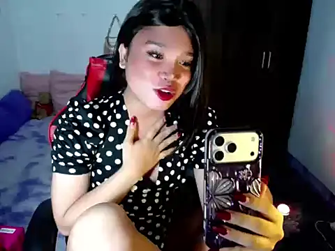 Snapshot of Urassiansweetcummer chatting on 06.17.26 Urassiansweetcummer online show from 06.17.26