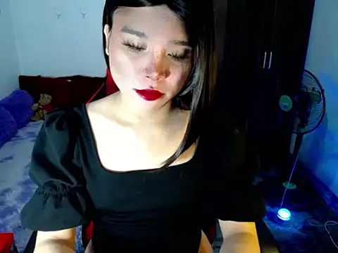 Snapshot of Urassiansweetcummer chatting on 06.20.26 Urassiansweetcummer online show from 06.20.26