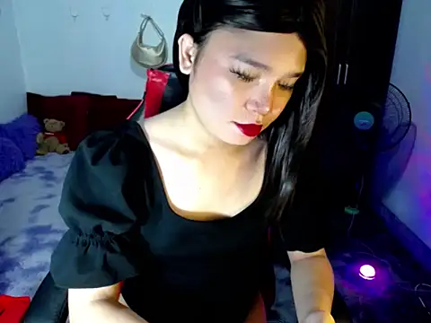 Snapshot of Urassiansweetcummer chatting on 06.24.26 Urassiansweetcummer online show from 06.24.26