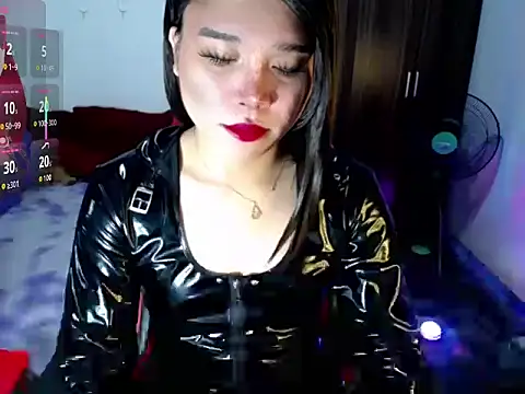 Snapshot of Urassiansweetcummer chatting on 07.17.26 Urassiansweetcummer online show from 07.17.26