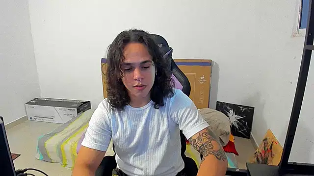 Snapshot of Maximiliano_scoott__ chatting on 10.26.25 Maximiliano scoott   online show from 10.26.25