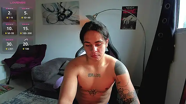 Snapshot of Maximiliano_scoott__ chatting on 04.18.26 Maximiliano scoott online show from 04.18.26