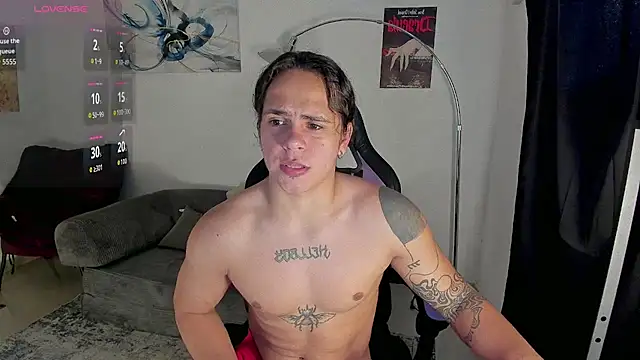 Snapshot of Maximiliano_scoott__ chatting on 05.17.26 Maximiliano scoott online show from 05.17.26