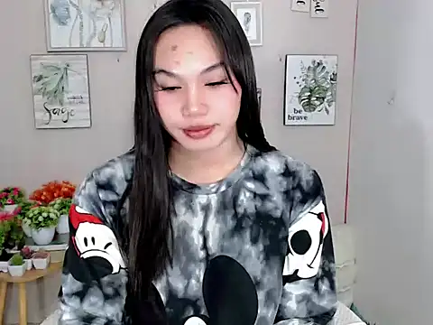 Snapshot of liane_mei chatting on 06.14.26 liane mei online show from 06.14.26