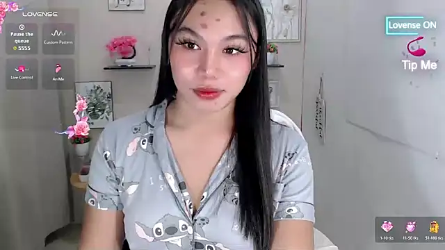 Snapshot of liane_mei chatting on 06.28.26 liane mei online show from 06.28.26