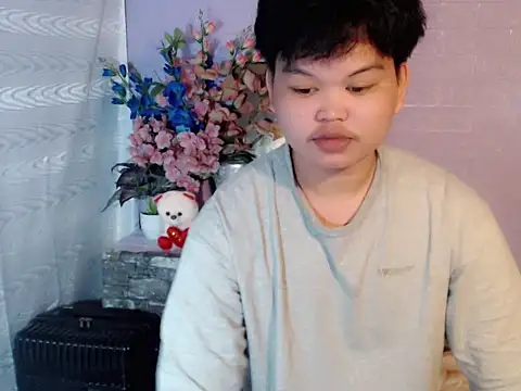 Snapshot of Reynelcock chatting on 05.15.26 Reynelcock online show from 05.15.26